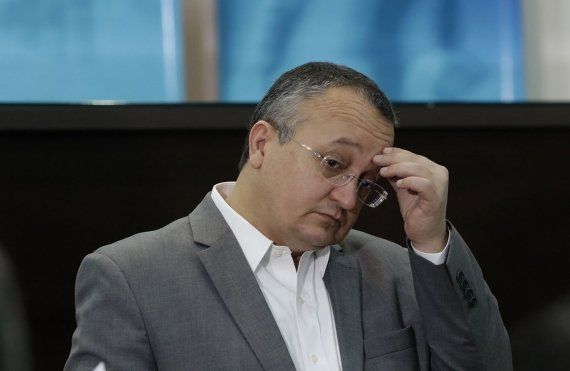 Justiça Eleitoral determina remoção de publicações de Pedro Taques contra Mauro Mendes e Fábio Garcia