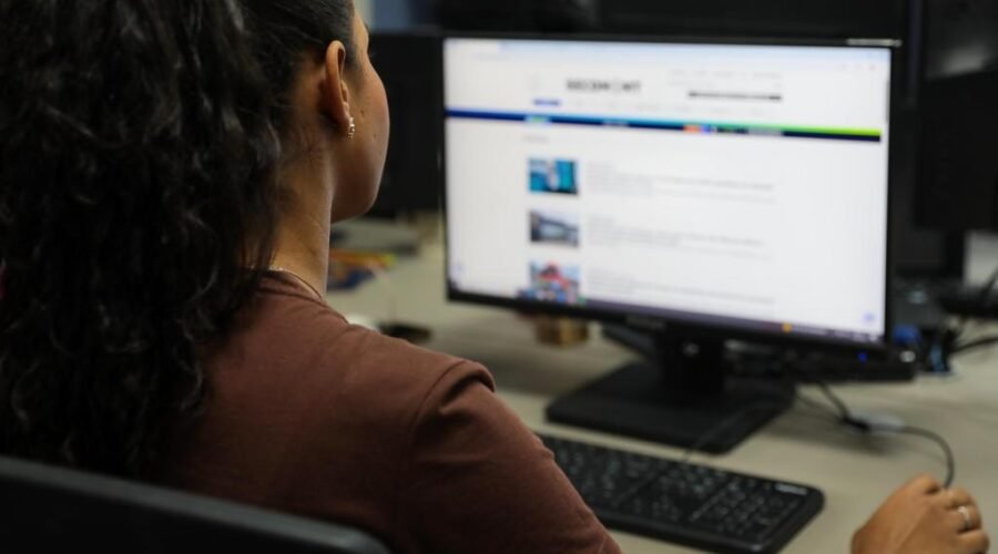 Meninas que Transformam: Governo de MT abre inscrições para programa que oferece bolsa a adolescentes