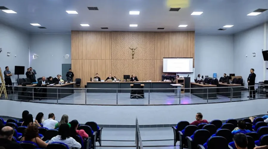 No júri Carlos Bezerra Filho diz que se arrepende de matar ex-companheira e namorado