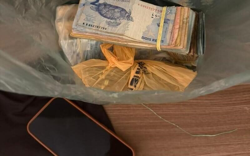 PC apreende três veículos, joias e cerca de R$ 53 mil em dinheiro durante operação