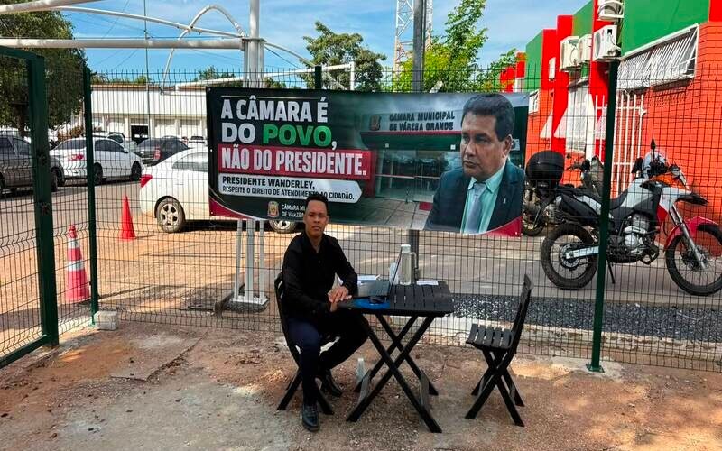Charles rebate Cordeiro e diz que vereador nunca apresentou proposição para mudar horário da Câmara