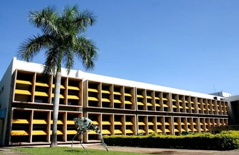Professor da UFMT indiciado por assédio e constrangimento contra três mulheres