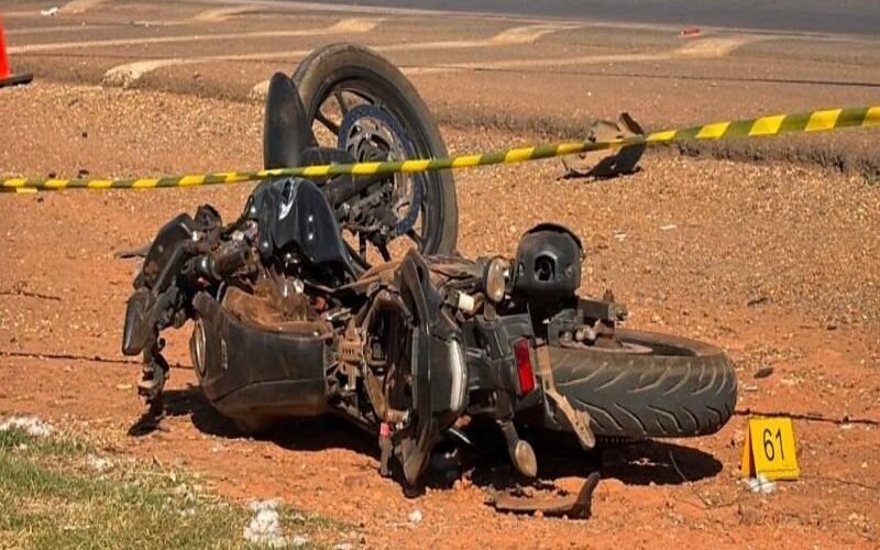 Colisão entre carro e motocicleta na BR-163 deixa um morto e dois feridos em Sorriso