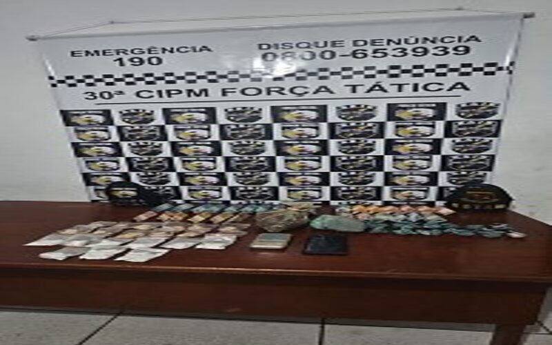 Dupla é presa com drogas prontas para venda e R$ 1,3 mil em dinheiro