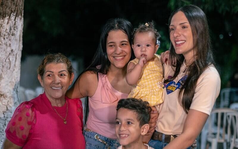 De diferentes gerações, mulheres declaram apoio e voto em Janaina durante agenda em Cuiabá