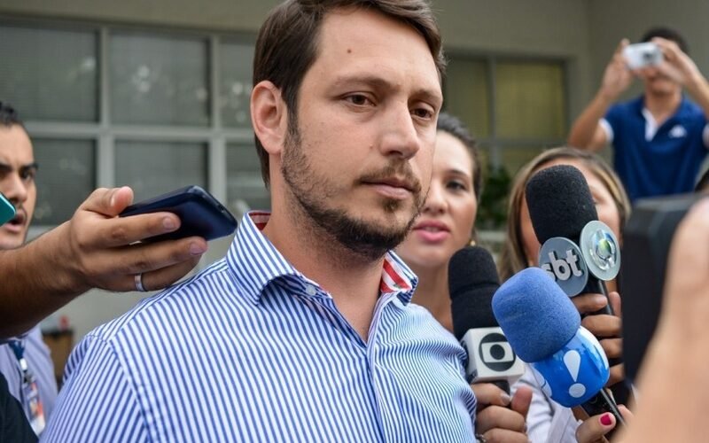 TJ retira tornozeleira e mantém filho de Silval em regime aberto