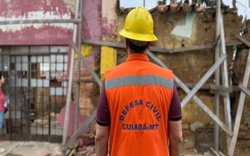Casarões antigos de Cuiabá apresentam risco de desabamento e passam por vistoria