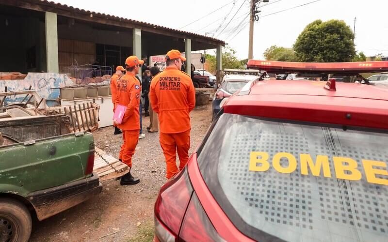 Corpo de Bombeiros identifica irregularidades e fecha três ferros-velhos em Cuiabá
